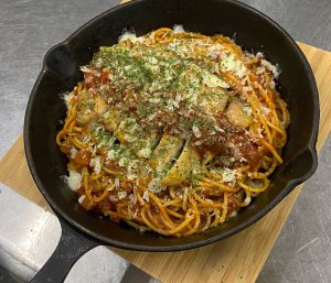 トマトパスタソース鉄板焼きパスタ