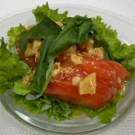 タイ風ガパオのトマトサラダ